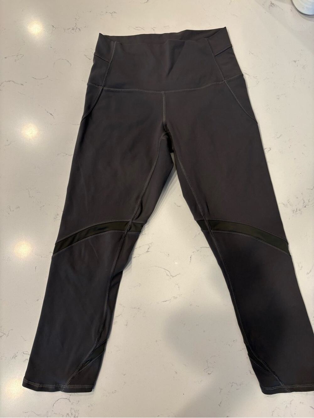 Lululemon Womens Dark Gray Performance Active Cropped Leggings. Size 6